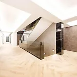 Brand New Luxury In The Heart Of דירה *
