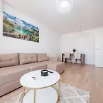 Brand New Luxury In The Heart Of דירה בראשוב
