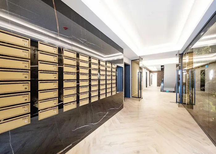 Апартаменти Brand New Luxury In The Heart Of