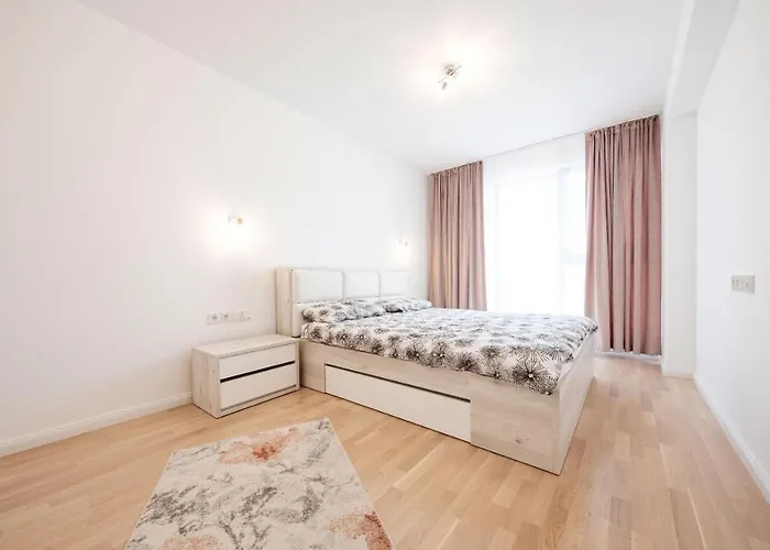 Апартаменти Brand New Luxury In The Heart Of